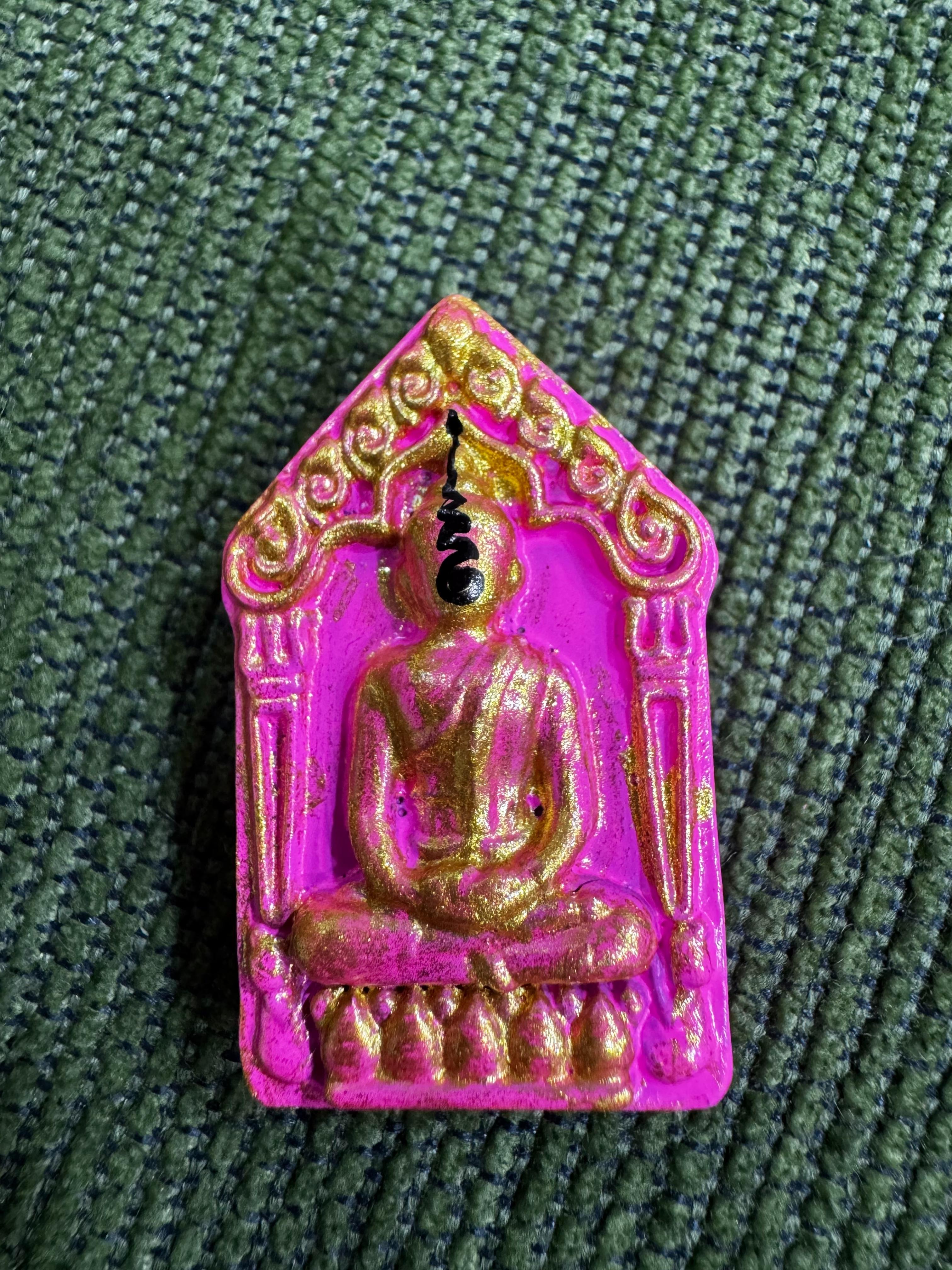 พระขุนแผนแสนรักรุ่นเสน่หานะหน้าทอง