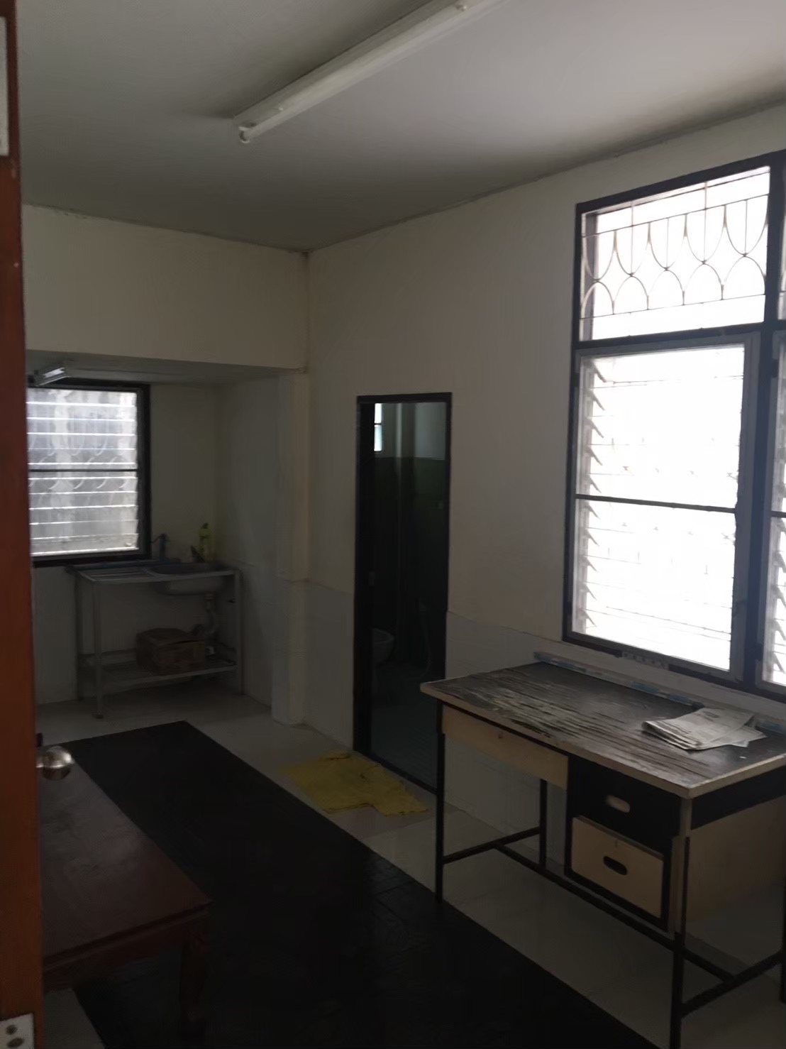 ขายบ้าน ทำเลทอง ติดถนนวิภาวดี 32 ทะลุออกซอยออก พหลโยธิน 23 เข้าออกได้หลายเส้นทาง และยังเดินทางไปขึ้นรถไฟฟ้า สถานี พหล 24 ออกถนนใหญ่เข้าซอยเพียง 100 กว่าเมตร เนื้อที่ 46 ตร.ว.