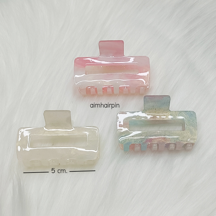กิ๊บหนีบผมอะคลิลิค เปลี่ยนสีเมื่อโดนแสง ทรงสี่เหลี่ยมมีช่อง - aimhairpin จำหน่ายกิ๊บติดผมเกาหลีแท้ และเครื่องประดับ ยางรัดผม คาดผมแฟชั่น สร้อยคอ ต่างหู