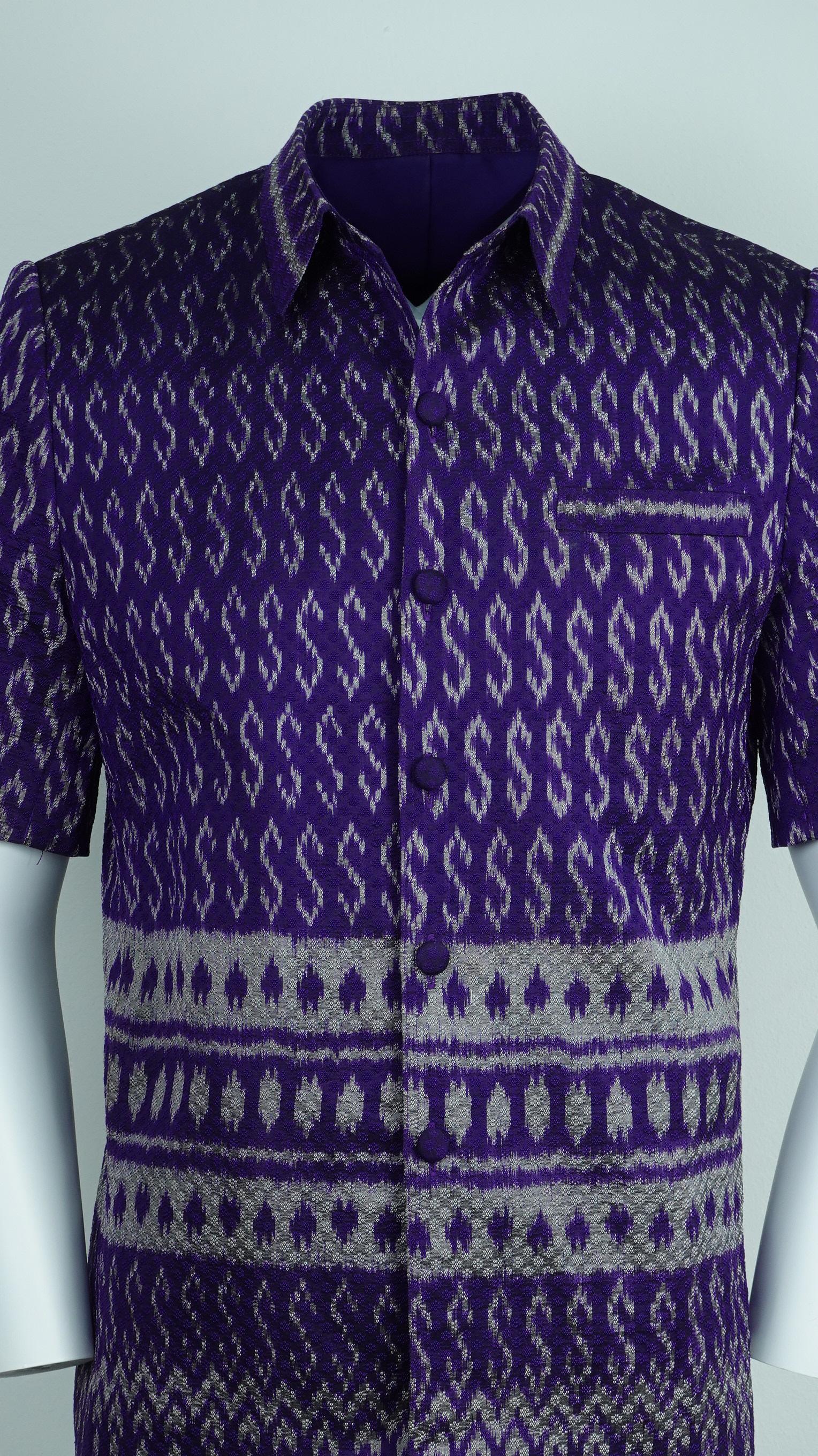 เสื้อต่อกันไหม M สูทซาฟารีแขนสั้น ตัดเย็บจากผ้าไหมมัดหมี่ลายขอพระราชทาน สีม่วง