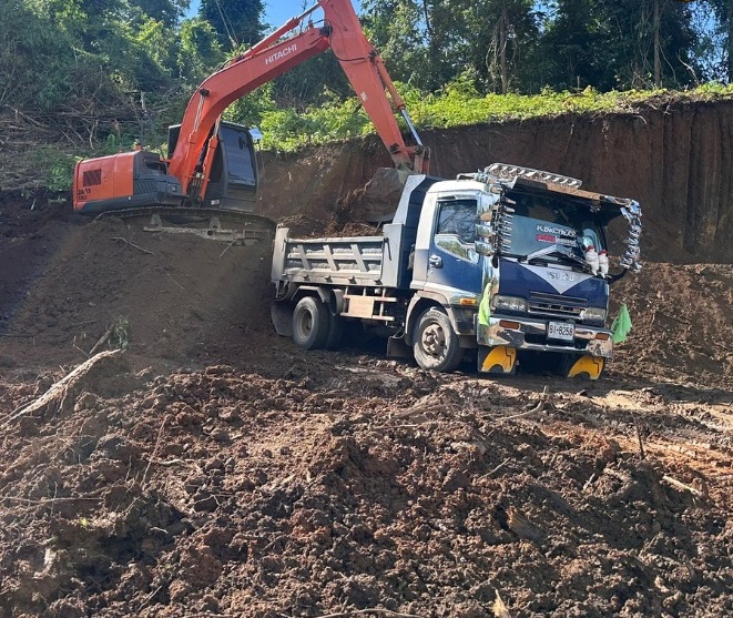 Land filling Pro Services – Expert land development, earth filling, and mountain road construction in Loei Province.