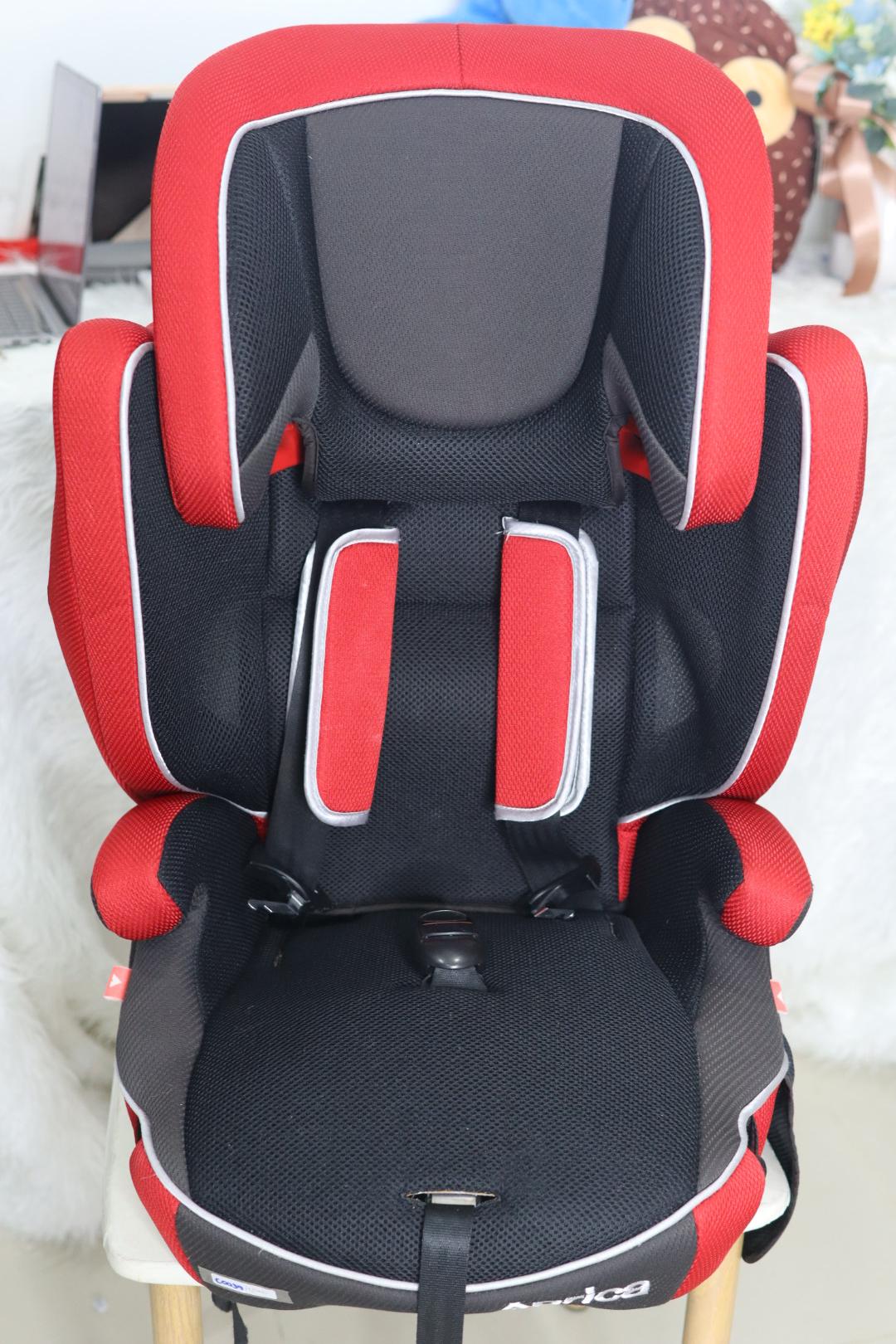 บูทเตอร์ เด็กโต 1 ขวบเป็นต้นไป Booster car Seat มือสองสภาพดี