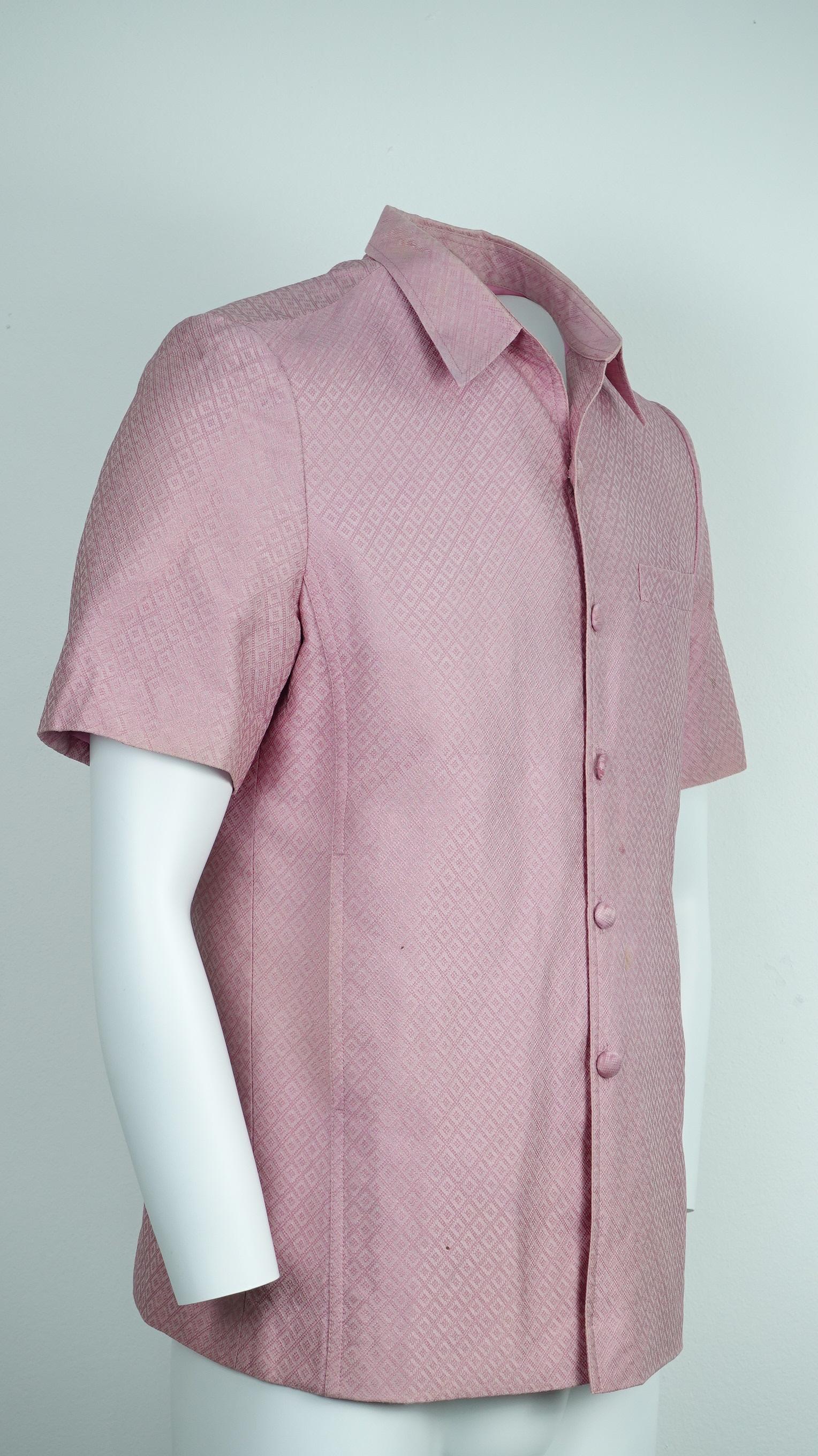 เสื้อต่อกันไหม M สูทซาฟารีแขนสั้น ตัดเย็บจากผ้าไหมยกดอกลายลูกแก้ว สีชมพูกลีบบัวอ่อน