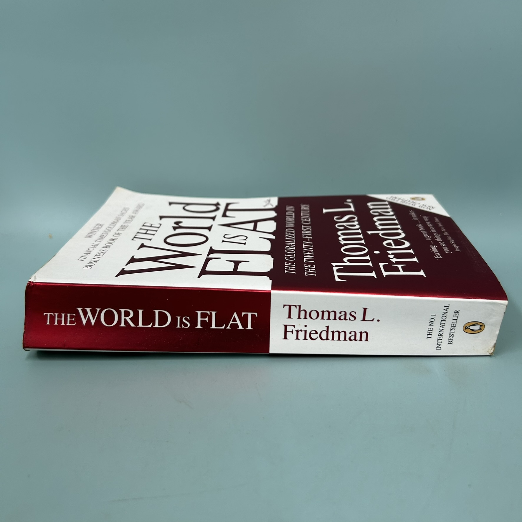 The World Is Flat: The Globalized World in the Twenty-first Century / Pre-Owned / Thomas L. Friedman / Non-Fiction