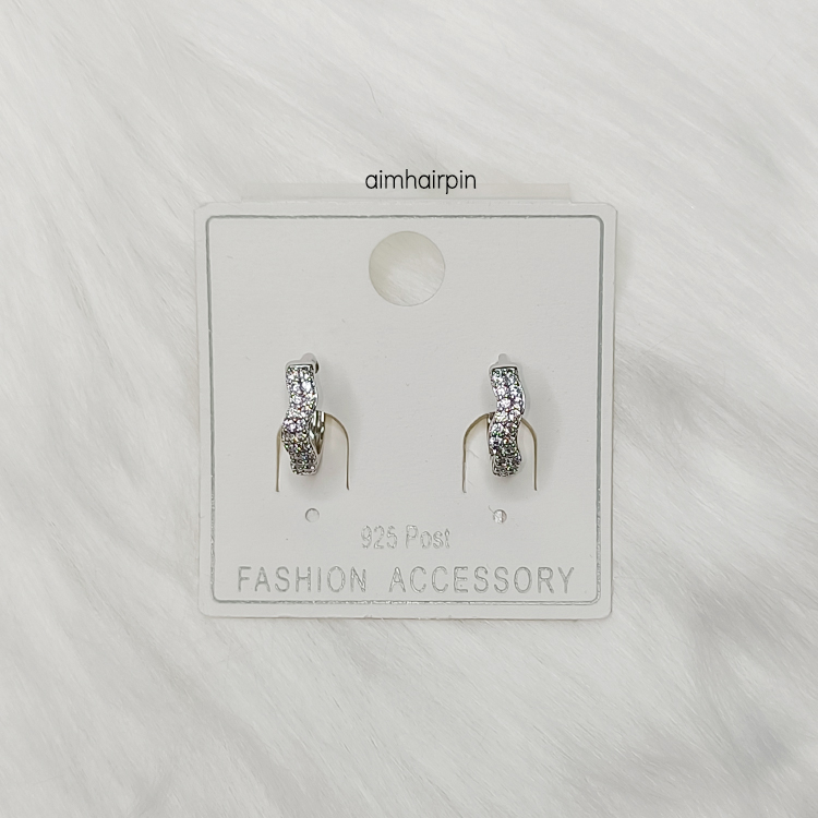 ต่างหูห่วงสีเงิน ฝังเพชร หุ้มทองคำขาว ทรงหยัก - aimhairpin จำหน่ายกิ๊บติดผมเกาหลีแท้ และเครื่องประดับ ยางรัดผม คาดผมแฟชั่น สร้อยคอ ต่างหู