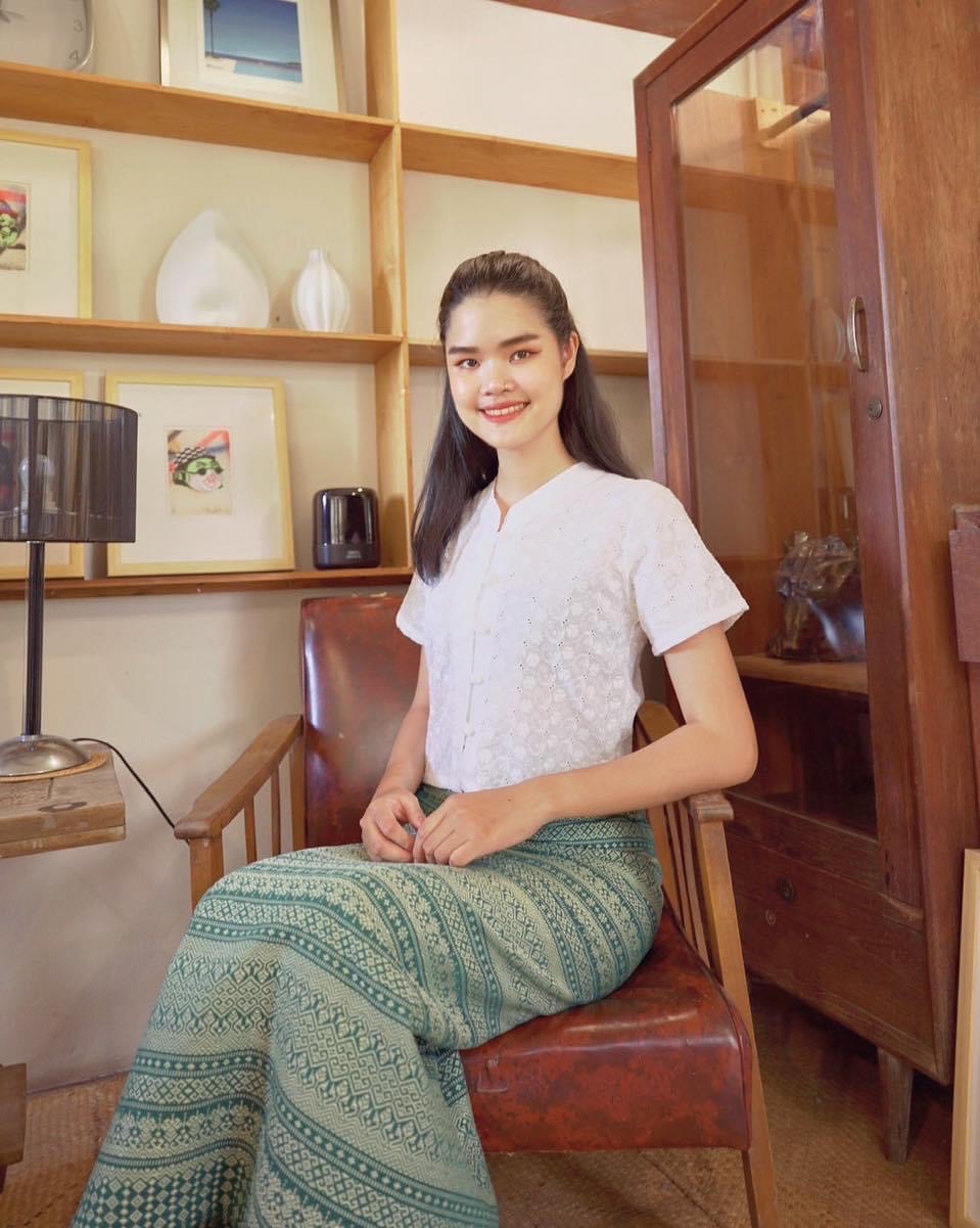 เสื้อบัวผัด สีขาวWHB งานสวยตรงปก100% ตัดเย็บจากช่างฝีมือคนไทย ถ่ายรูปจากสินค้าจริงทุกตัว