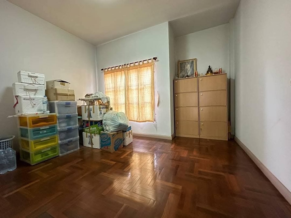 ขายทาวน์โฮม 3 ชั้น หมู่บ้านเกตุนุติ เชอมิเน่ (Ketnutchermine) ซอย.ลาดพร้าว 87 (ด้านหลังห้าง CDC)