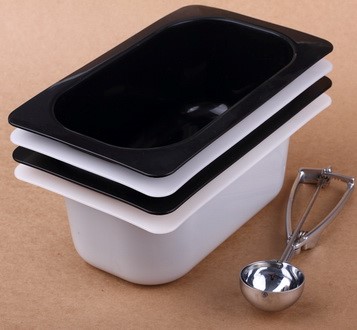 ถาดไอศกรีมพลาสติกอย่างดี มีให้เลือก 2 สี สีดำ และ ขาว (ขายขั้นต่ำ 12 ใบ)