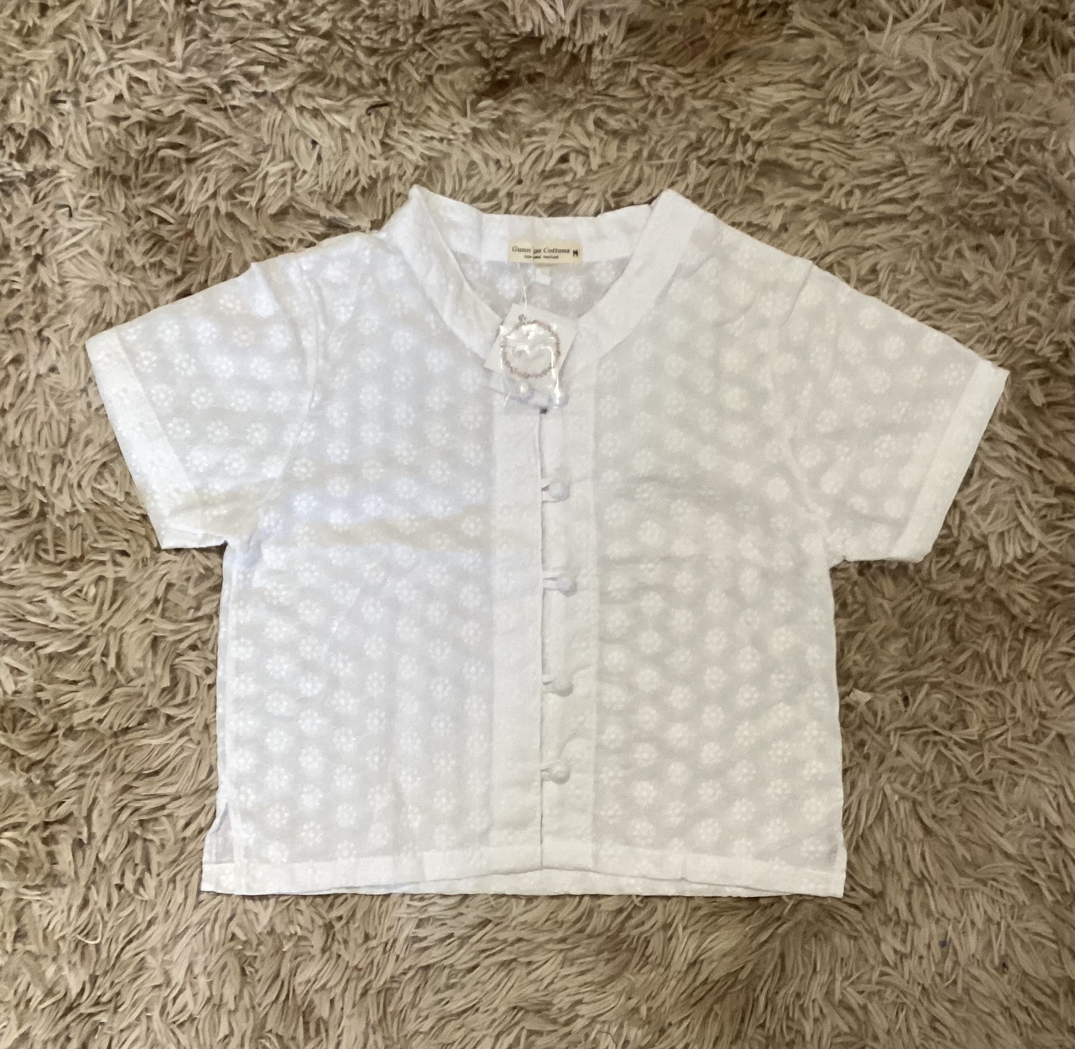 บัวผัด สีใหม่ลายพิกุล เป็นเสื้อแขนสั้นที่เรียบหรู ดูภูมิฐาน สีสวยไม่เหมือนใคร ขายดีตลอดกาล