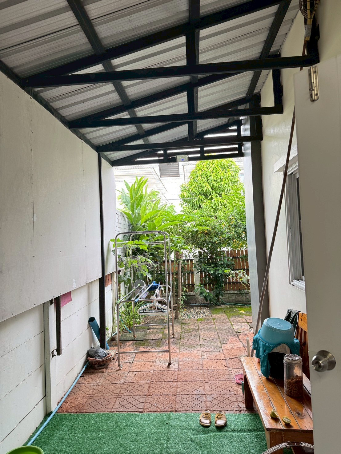 ขายบ้านเดี่ยว 2 ชั้น (หลังมุม) หมู่บ้านคุณาลัยพราว Kunalai Proud Baan Kluay-Sai Noi ทำเลดี เดินทางสะดวก บรรยากาศร่มรื่น เหมาะสำหรับอยู่อาศัย 📐 เนื้อที่ 57.06 ตร.ว. 🛏 4 ห้องนอน+1ห้องชั้นลอย 🛁 3 ห้องน้ำ