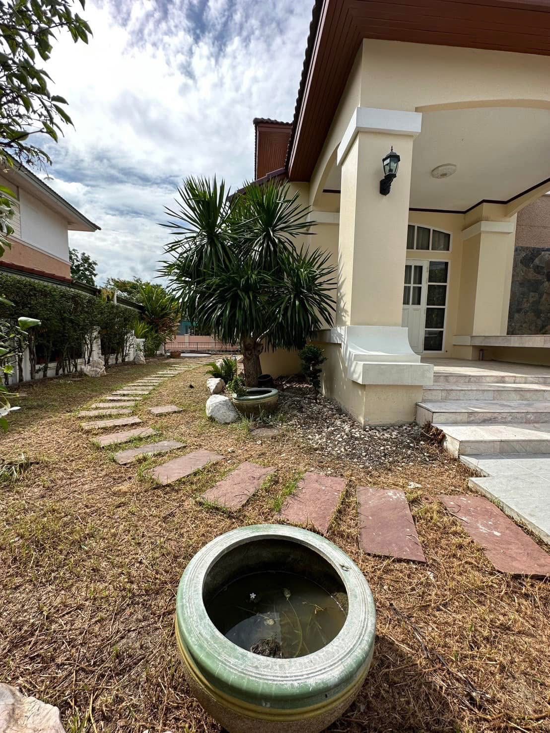 ขายบ้านเดี่ยว 2 ชั้น โครงการหมู่บ้านลดาวัลย์ ลากูน รังสิต บ้านหรูสวยสไตล์ยุโรป