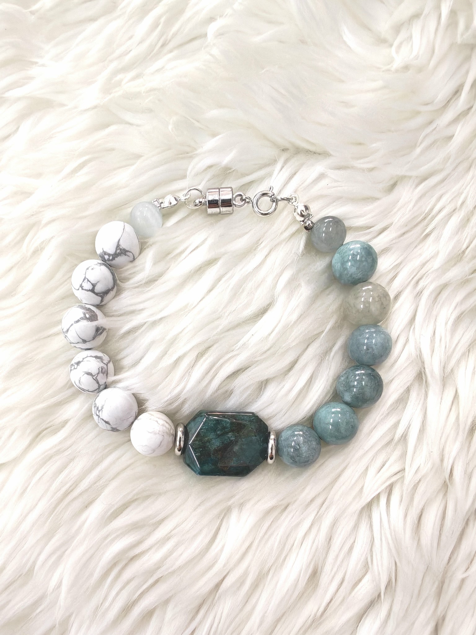 (026) กำไลหินฮาวไลต์ หยกพม่า จี้หินอะพาไทต์ (โชคลาภ มั่งคั่ง เสริมการงาน สงบสะอาด ขจัดพลังลบ) หินขนาด 10 มิล ขนาดข้อมือระบุทางแชทค่ะ