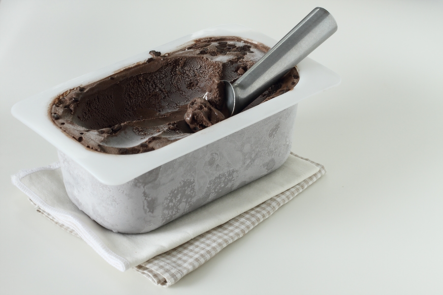 ถาดไอศกรีมพลาสติกอย่างดี มีให้เลือก 2 สี สีดำ และ ขาว (ขายขั้นต่ำ 12 ใบ)