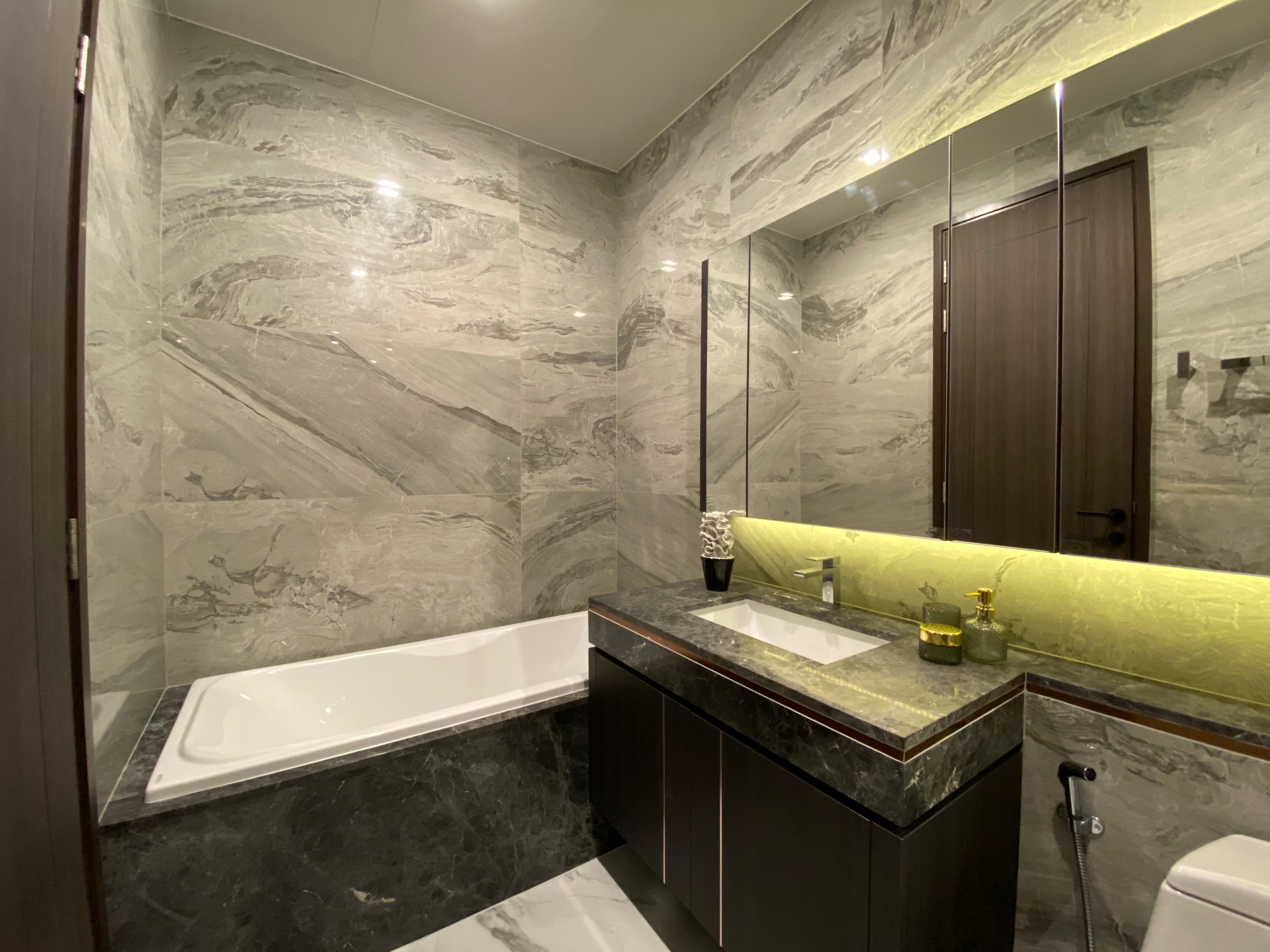 (Corner Room)For Rent | LAVIQ Sukhumvit 57 1 Bedrooms | 1 Bathrooms 45 sq.m. – Luxury Condo near BTS Thonglor