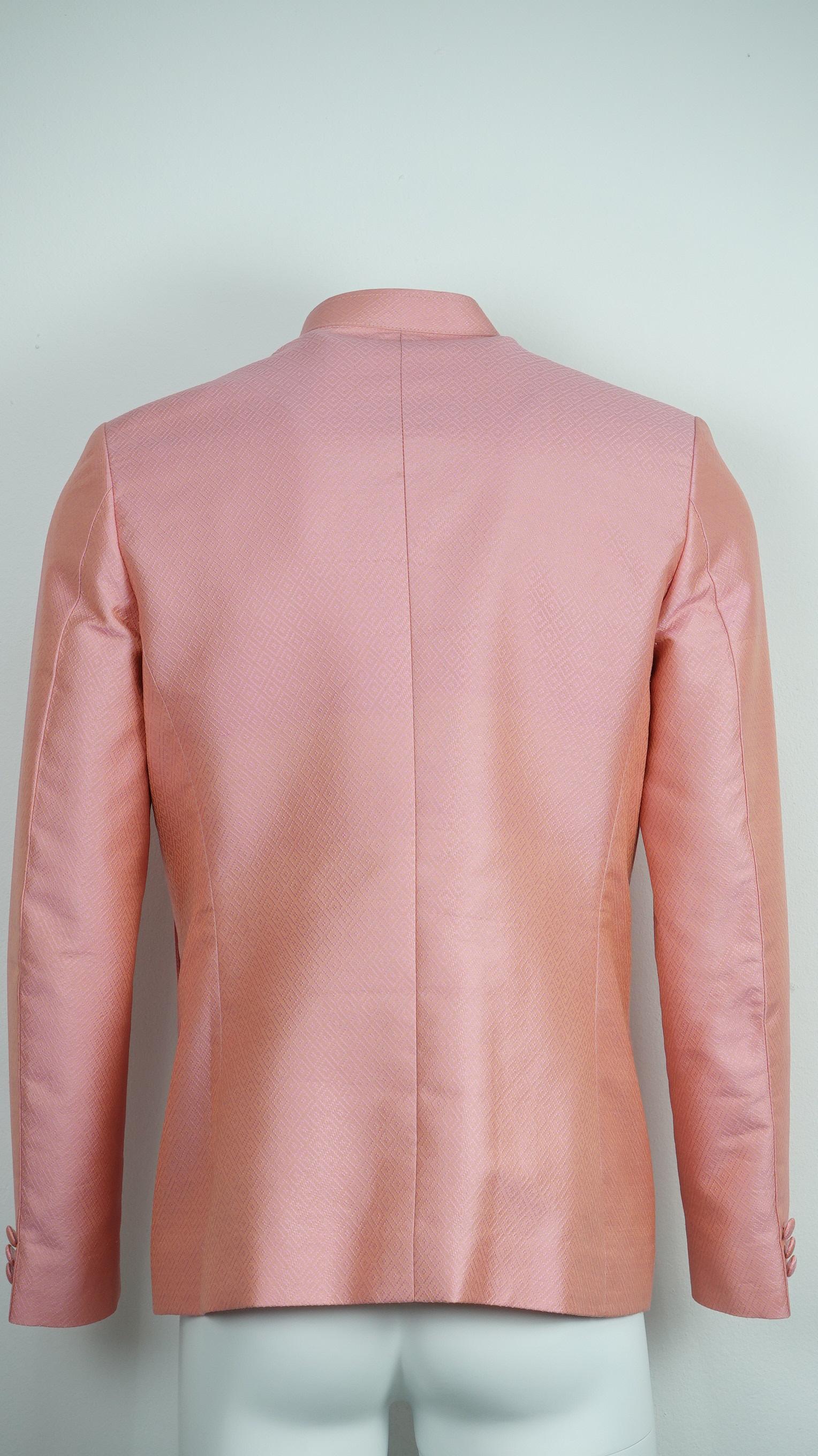 เสื้อต่อกันไหม L สูทพระราชทานแขนยาว ตัดเย็บจากผ้าไหมยกดอกลายลูกแก้ว สีชมพูโอรส