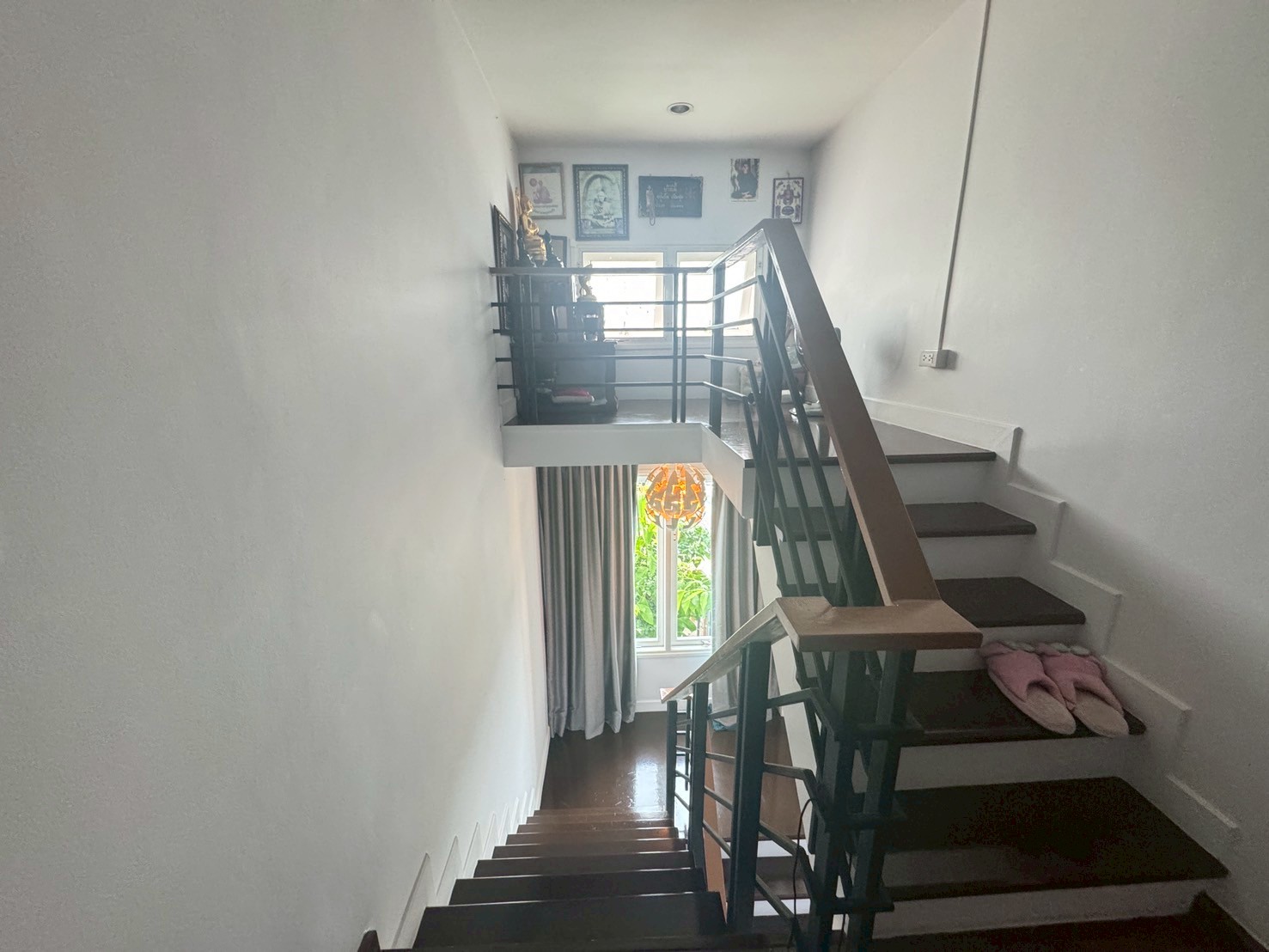 ขายบ้านเดี่ยว 2 ชั้น (หลังมุม) หมู่บ้านคุณาลัยพราว Kunalai Proud Baan Kluay-Sai Noi ทำเลดี เดินทางสะดวก บรรยากาศร่มรื่น เหมาะสำหรับอยู่อาศัย 📐 เนื้อที่ 57.06 ตร.ว. 🛏 4 ห้องนอน+1ห้องชั้นลอย 🛁 3 ห้องน้ำ