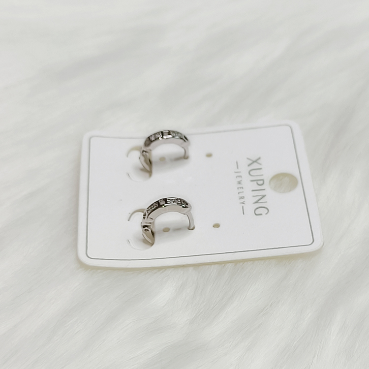 ต่างหูห่วง ฝังเพชร ฝังรางล็อค สีเงิน - aimhairpin จำหน่ายกิ๊บติดผมเกาหลีแท้ และเครื่องประดับ ยางรัดผม คาดผมแฟชั่น สร้อยคอ ต่างหู