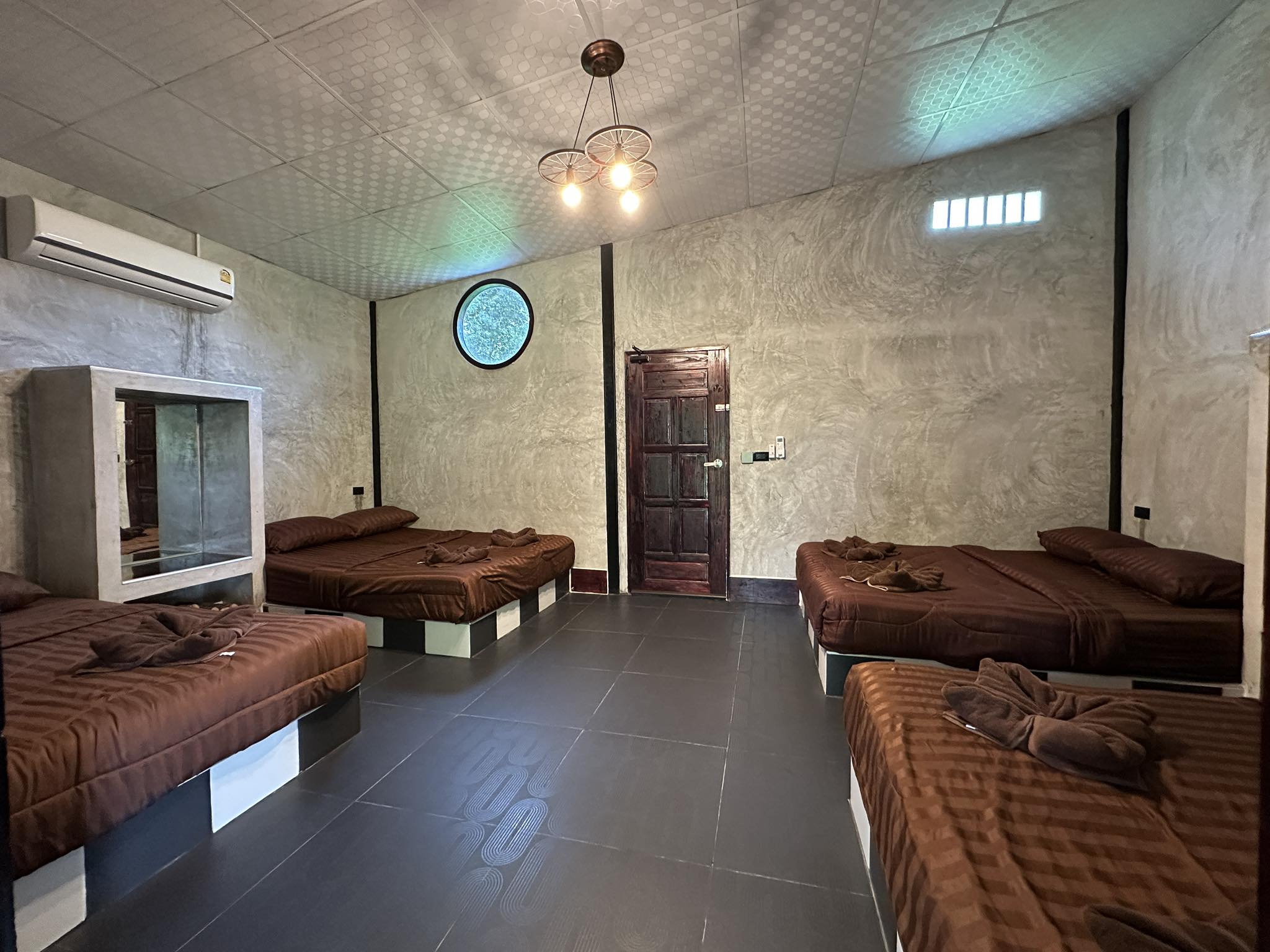 “พูลวิลล่า” เพื่อการลงทุน ขายที่ดินพร้อมกิจการ {ปัจจุบันยังเปิดให้บริการ รายรับ 6XX,XXX บาท/เดือน}