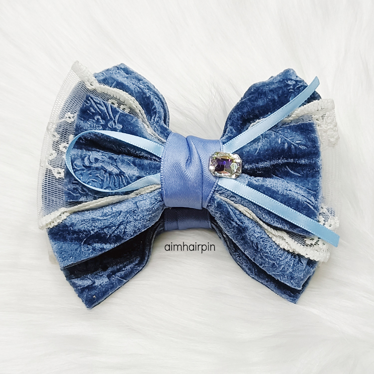 กิ๊บกล้วย ทรงโบว์ ผ้ากำมะหยี่ - aimhairpin จำหน่ายกิ๊บติดผมเกาหลีแท้ และเครื่องประดับ ยางรัดผม คาดผมแฟชั่น สร้อยคอ ต่างหู