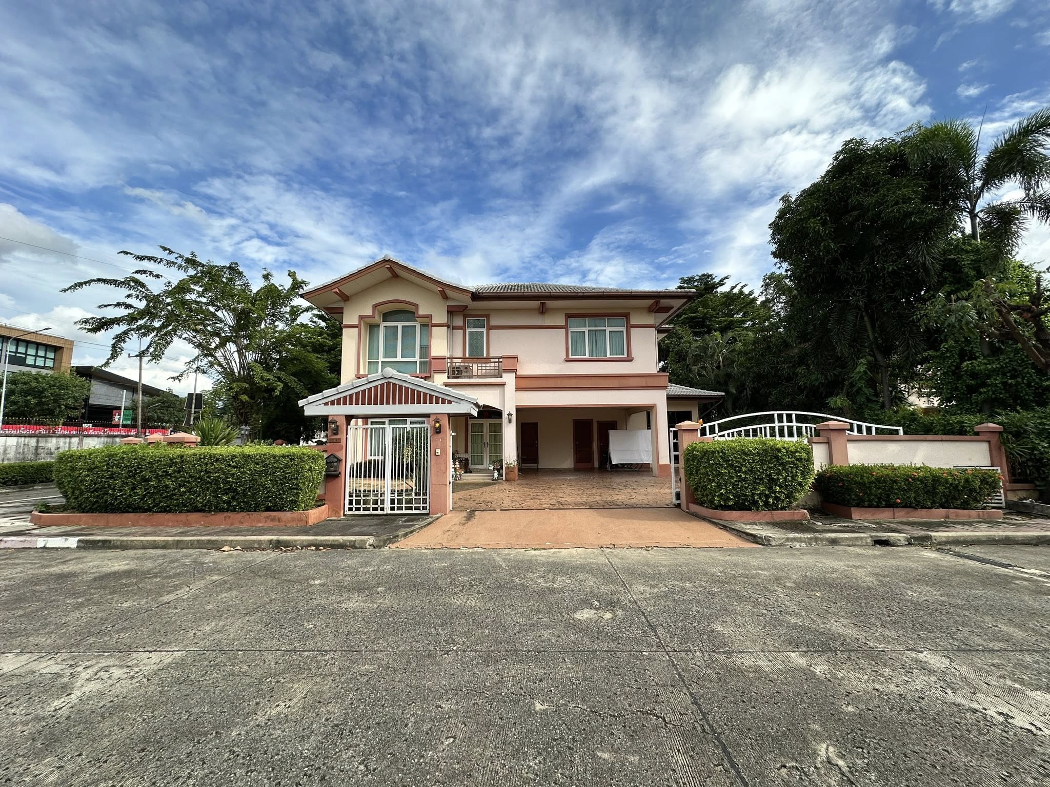 ขาย บ้านเดี่ยว 2 ชั้น แปลงมุม หมู่บ้านโฮมออนกรีนธัญธานี วิลเลจ 1