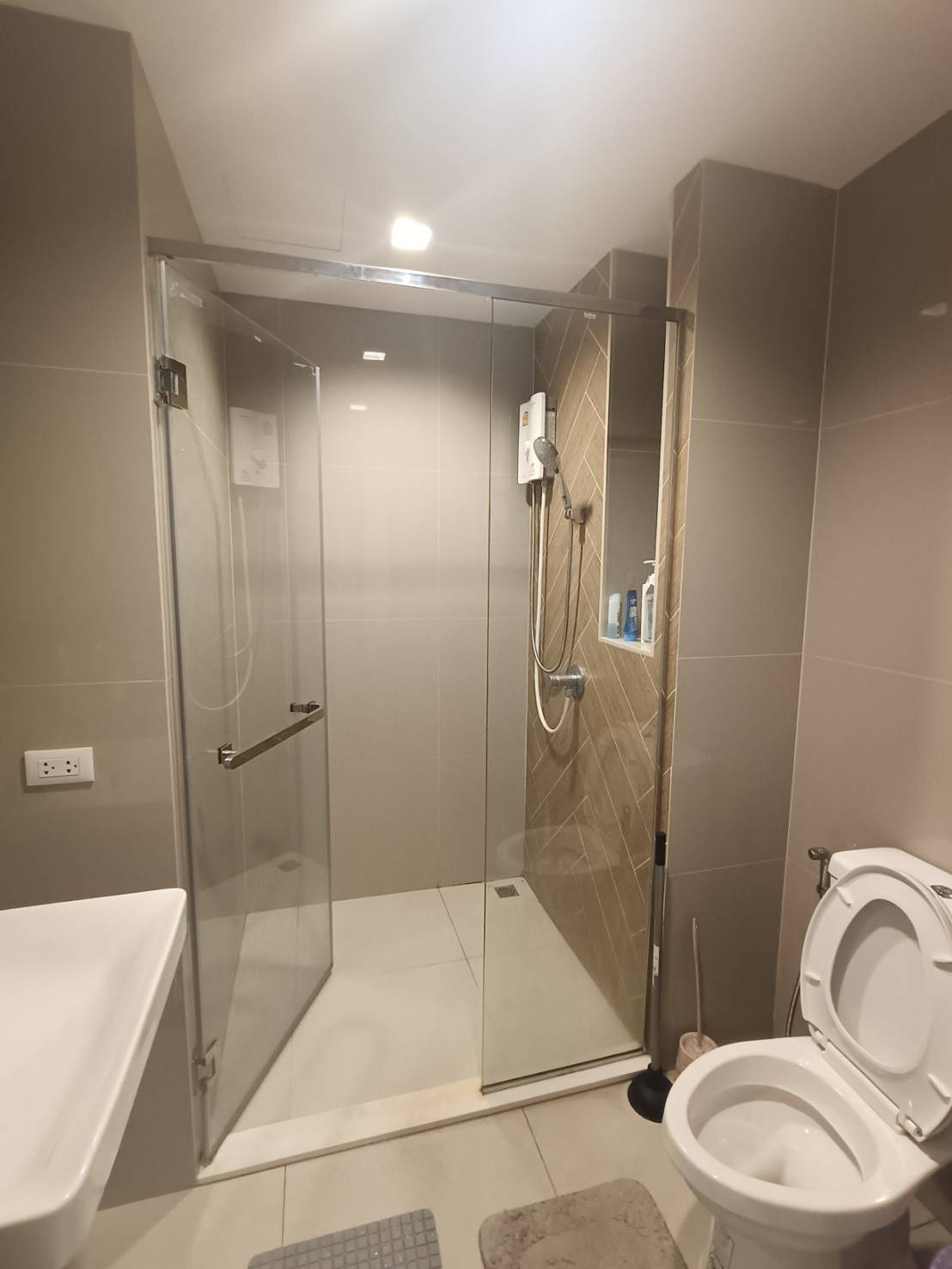 ให้เช่า (For Rent) คอนโด : เดอะ ไลน์ พหลโยธิน อาคาร B ประเภท : 1 ห้องนอน 1ห้องน้ำ พื้นที่ :32.5 ตรม.