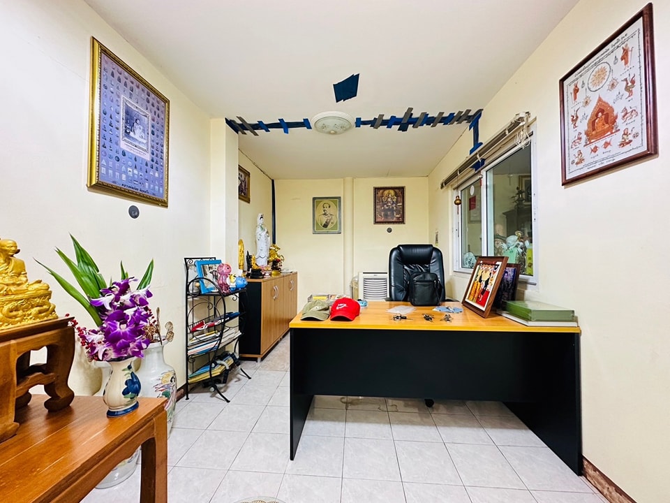 ขายบ้านเดี่ยว 2 ชั้น หมู่บ้านฉัตรหลวง 8 เฟส 3 ต่อเติมเต็มพื้นที่ ถนนเมนกว้างขวาง โครงการเงียบสงบร่มรื่นน่าอยู่อาศัย