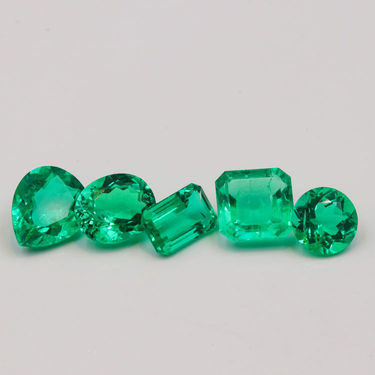 เพชรสีเขียวบริสุทธิ์ – ความงามรูปทรงที่ลูกค้าสั่งได้