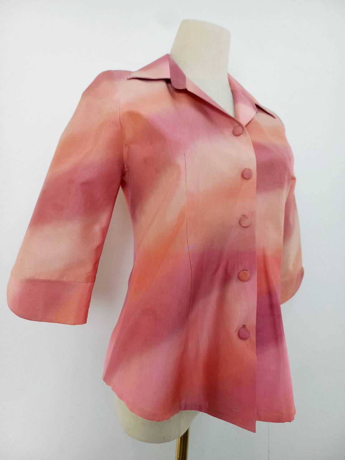 เสื้อผ้าไหม สไลด์สี พื้นสีชมพูโอรส รหัส WD-38-0320685