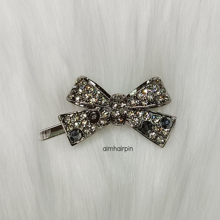 กิ๊บแม่เหล็กเพชรทรงโบว์ผูก งานเกาหลีแท้ - aimhairpin จำหน่ายกิ๊บติดผมเกาหลีแท้ และเครื่องประดับ ยางรัดผม คาดผมแฟชั่น สร้อยคอ ต่างหู