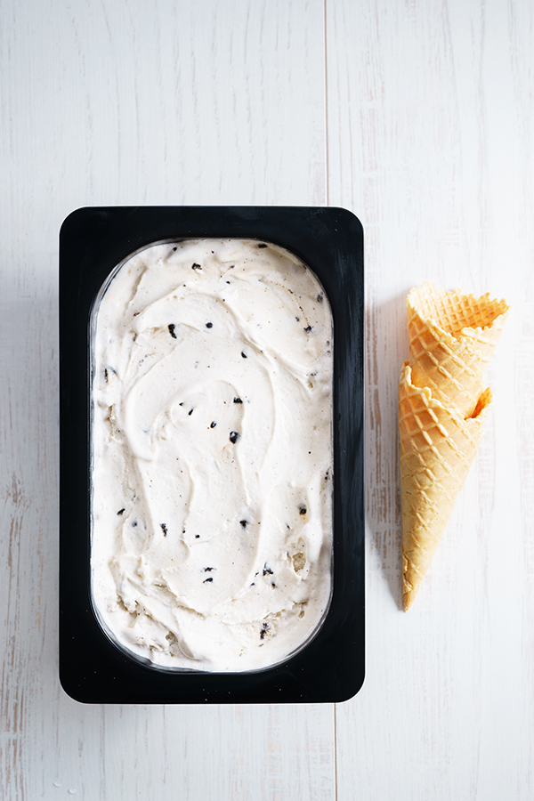 ถาดไอศกรีมพลาสติกอย่างดี มีให้เลือก 2 สี สีดำ และ ขาว (ขายขั้นต่ำ 12 ใบ)