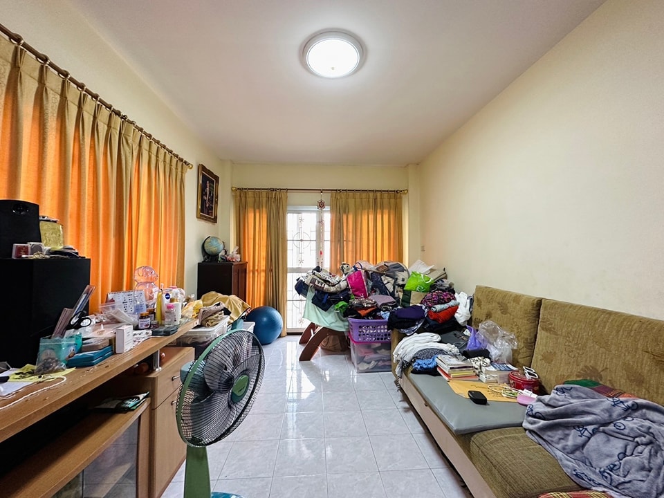 ขายบ้านเดี่ยว 2 ชั้น หมู่บ้านฉัตรหลวง 8 เฟส 3 ต่อเติมเต็มพื้นที่ ถนนเมนกว้างขวาง โครงการเงียบสงบร่มรื่นน่าอยู่อาศัย