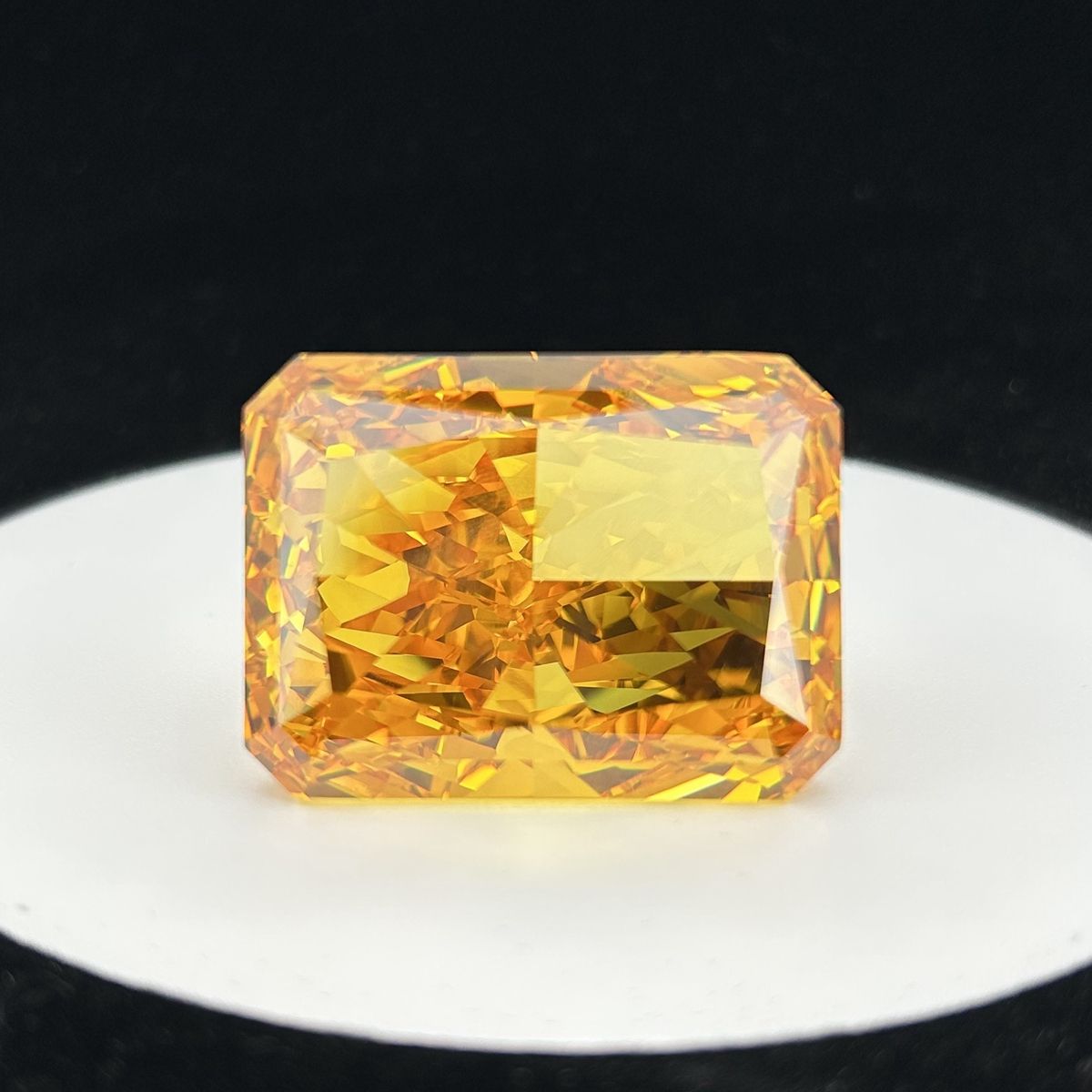 พลอยเซอร์โคเนียแท้เพาะเลี้ยงสีเหลืองประกาย