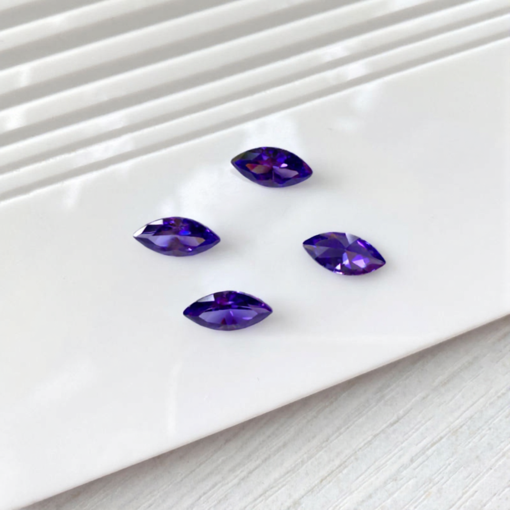 เพชรสีน้ำเงินอมม่วง: The Royal Amethystine Diamond