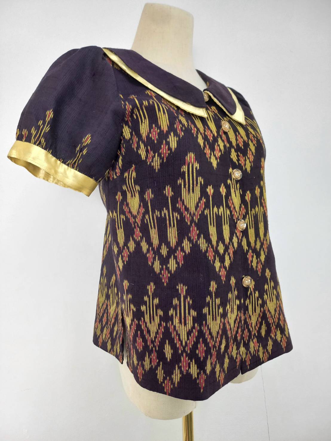 เสื้อสตรี ผ้าไหมแขนสั้น มัดหมี่ ไซส์ S พื้นสีม่วงเข้ม รหัส WD-38-0320683