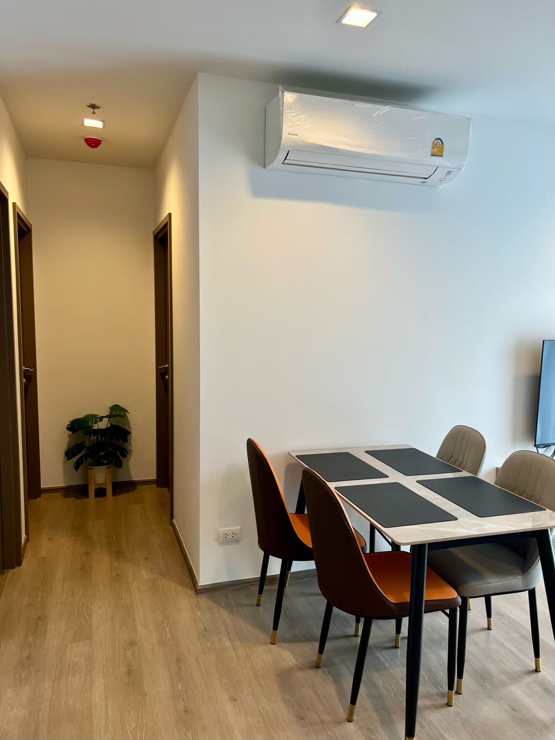 ห้องใหญ่ ราคาถูกสุด !!! ขาย (For Sale) คอนโด : เดอะ ไลน์ พหลโยธิน อาคาร B (The Line Phahonyothin Park B) ประเภท : 2 ห้องนอน 2 ห้องน้ำ พื้นที่ : 60ตรม.