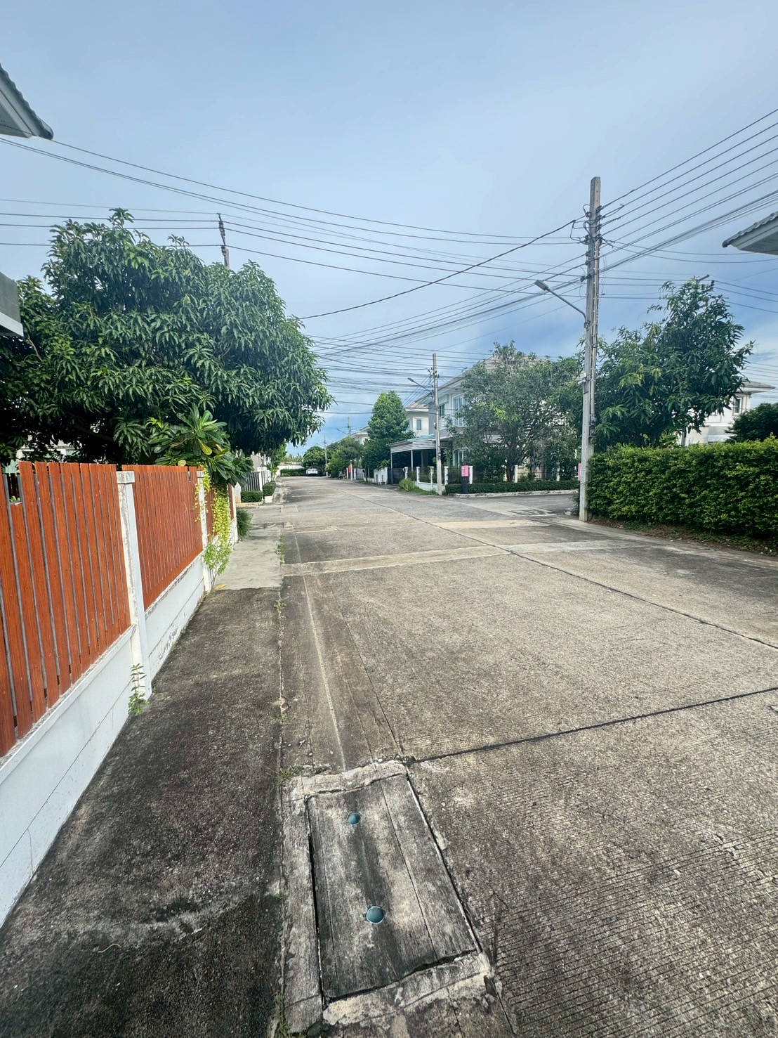 ขายบ้านเดี่ยว 2 ชั้น (หลังมุม) หมู่บ้านคุณาลัยพราว Kunalai Proud Baan Kluay-Sai Noi ทำเลดี เดินทางสะดวก บรรยากาศร่มรื่น เหมาะสำหรับอยู่อาศัย 📐 เนื้อที่ 57.06 ตร.ว. 🛏 4 ห้องนอน+1ห้องชั้นลอย 🛁 3 ห้องน้ำ