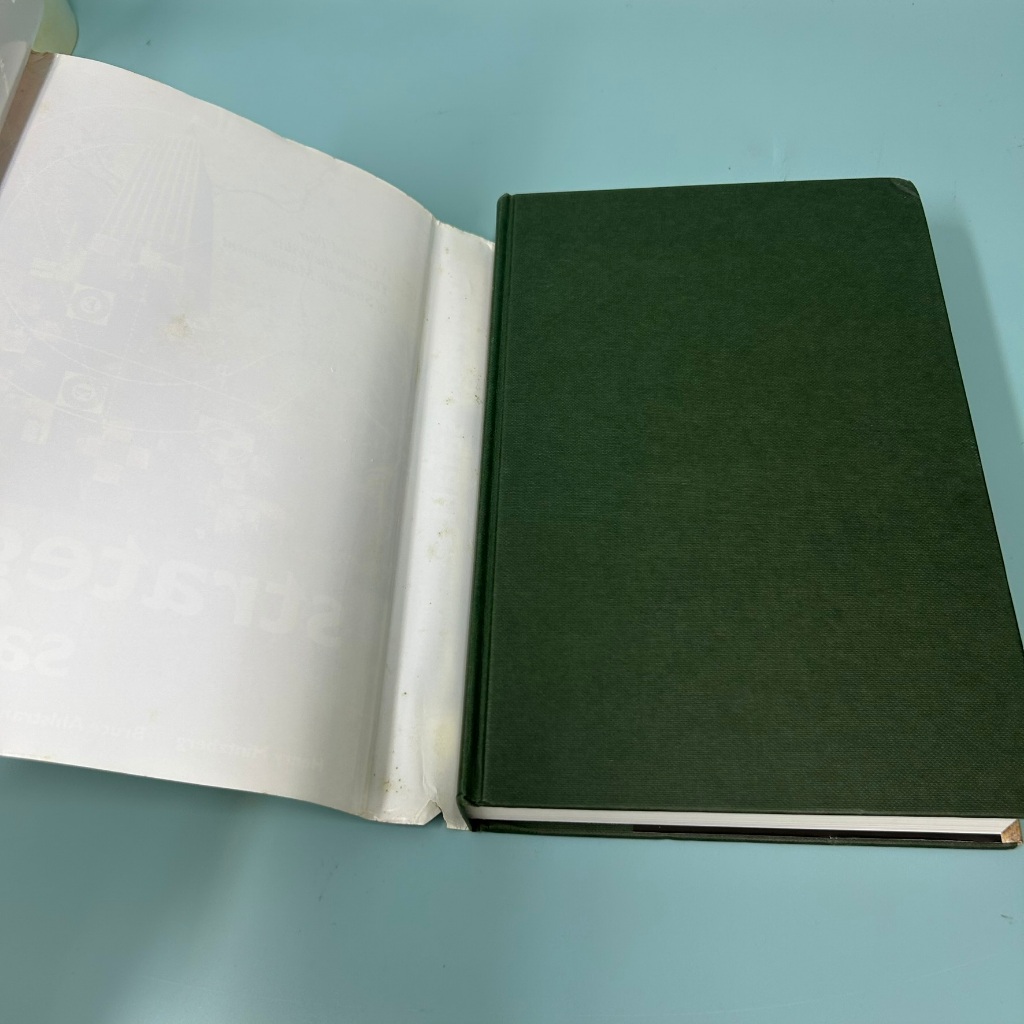 Strategy Safari: A Guided Tour Through the Wilds of Strategic Management (Pre Owned) Textbook