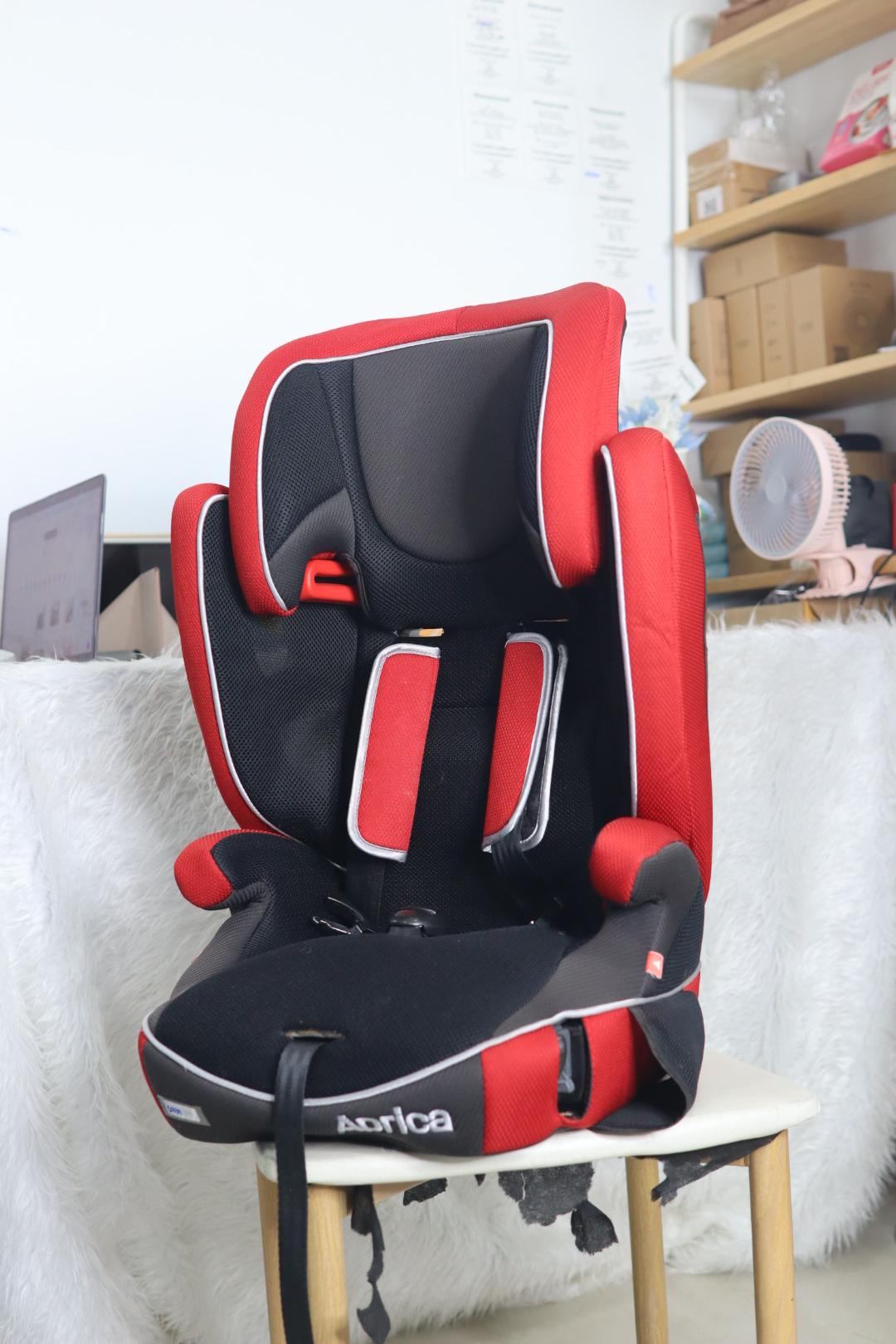 บูทเตอร์ เด็กโต 1 ขวบเป็นต้นไป Booster car Seat มือสองสภาพดี