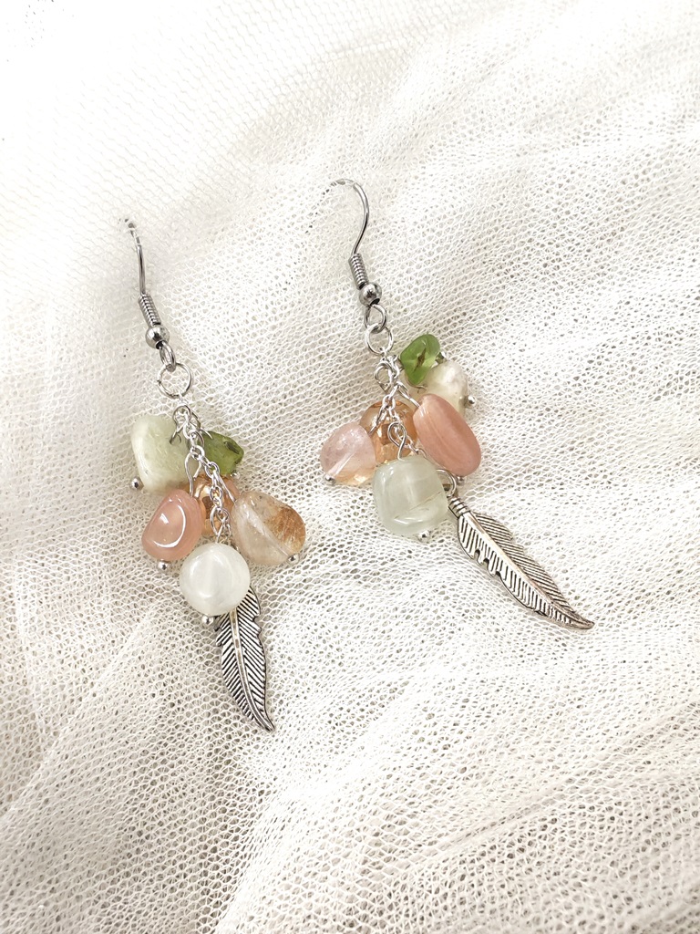 (024) ต่างหูหินแท้ ซันสโตน มูนสโตน เพอริดอทฟรีฟอร์ม ก้านเงินแท้ 925 ทรงระย้า ความยาว 7 ซ.ม.