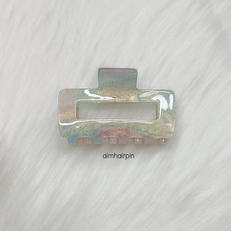 กิ๊บหนีบผมอะคลิลิค เปลี่ยนสีเมื่อโดนแสง ทรงสี่เหลี่ยมมีช่อง - aimhairpin จำหน่ายกิ๊บติดผมเกาหลีแท้ และเครื่องประดับ ยางรัดผม คาดผมแฟชั่น สร้อยคอ ต่างหู