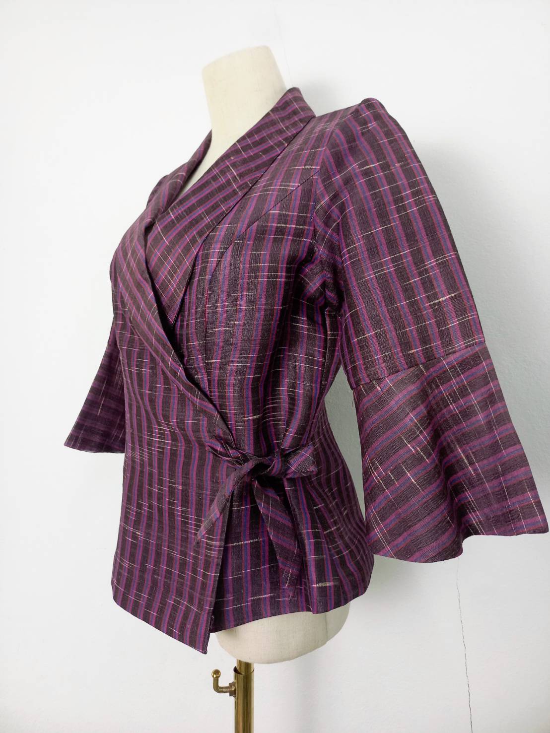 เสื้อสตรี แขนยาว ไหมเปลือกลายหมี่ ไซส์38 สีม่วง รหัส WD-38-0320684