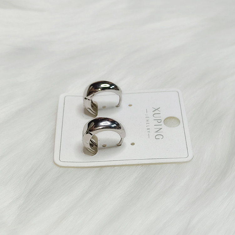 ต่างหูห่วง หน้ากว้าง ทรงมน สีเงิน - aimhairpin จำหน่ายกิ๊บติดผมเกาหลีแท้ และเครื่องประดับ ยางรัดผม คาดผมแฟชั่น สร้อยคอ ต่างหู