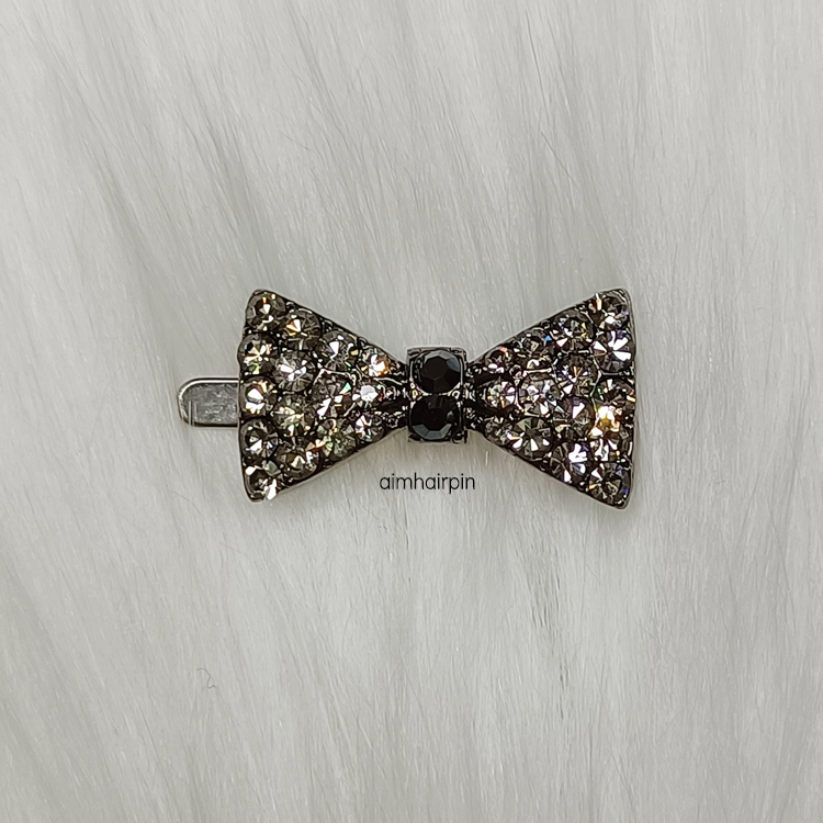 กิ๊บแม่เหล็กโบว์เพชร ขอบแหลม - aimhairpin จำหน่ายกิ๊บติดผมเกาหลีแท้ และเครื่องประดับ ยางรัดผม คาดผมแฟชั่น สร้อยคอ ต่างหู