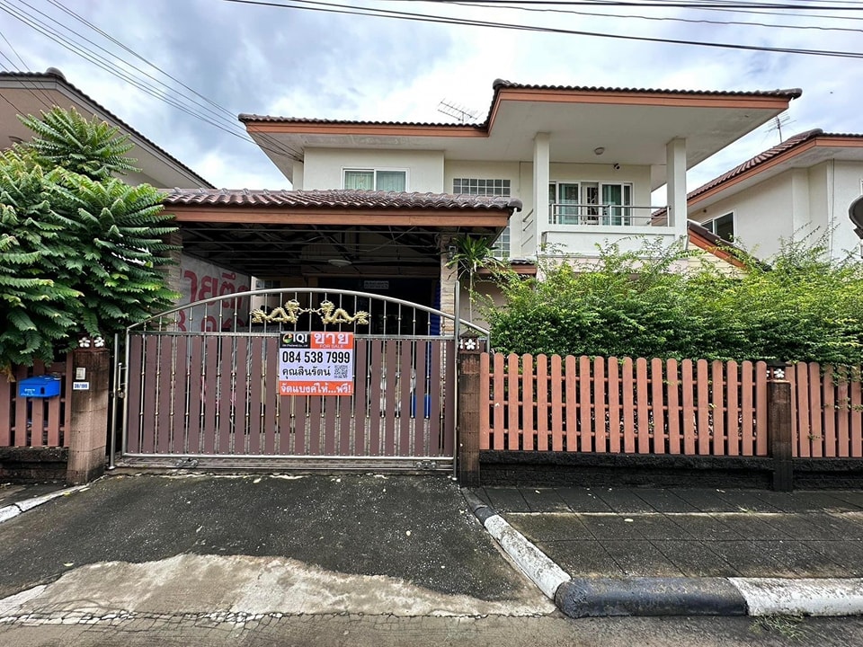 ขายบ้านเดี่ยว 2 ชั้น หมู่บ้านฉัตรหลวง 8 เฟส 3 ต่อเติมเต็มพื้นที่ ถนนเมนกว้างขวาง โครงการเงียบสงบร่มรื่นน่าอยู่อาศัย