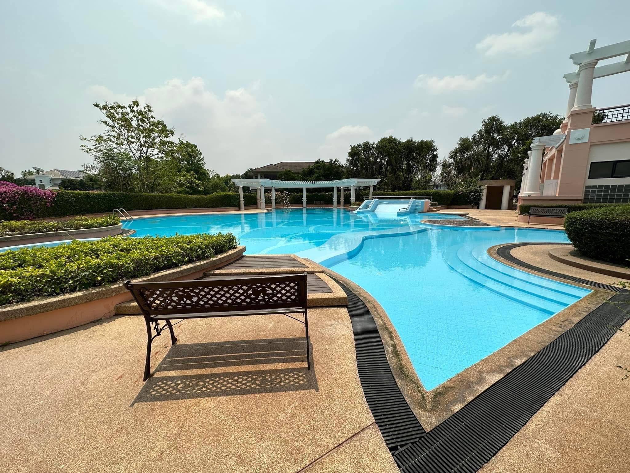 ขายบ้านเดี่ยว 2 ชั้น โครงการหมู่บ้านลดาวัลย์ ลากูน รังสิต บ้านหรูสวยสไตล์ยุโรป