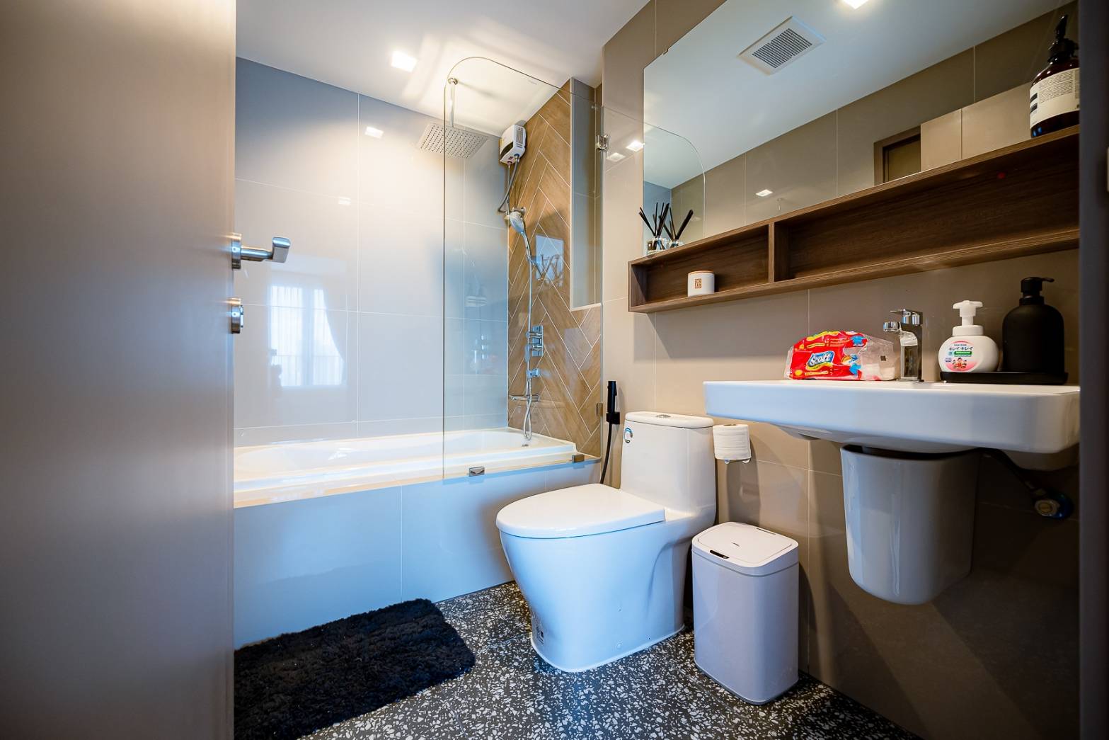 ขาย(For Sale) คอนโด : เดอะ ไลน์ พหลโยธิน อาคาร B (The Line Phahonyothin Park B) ประเภท : 2 ห้องนอน 2 ห้องน้ำ(ห้อง Duplex 2 ชั้น)