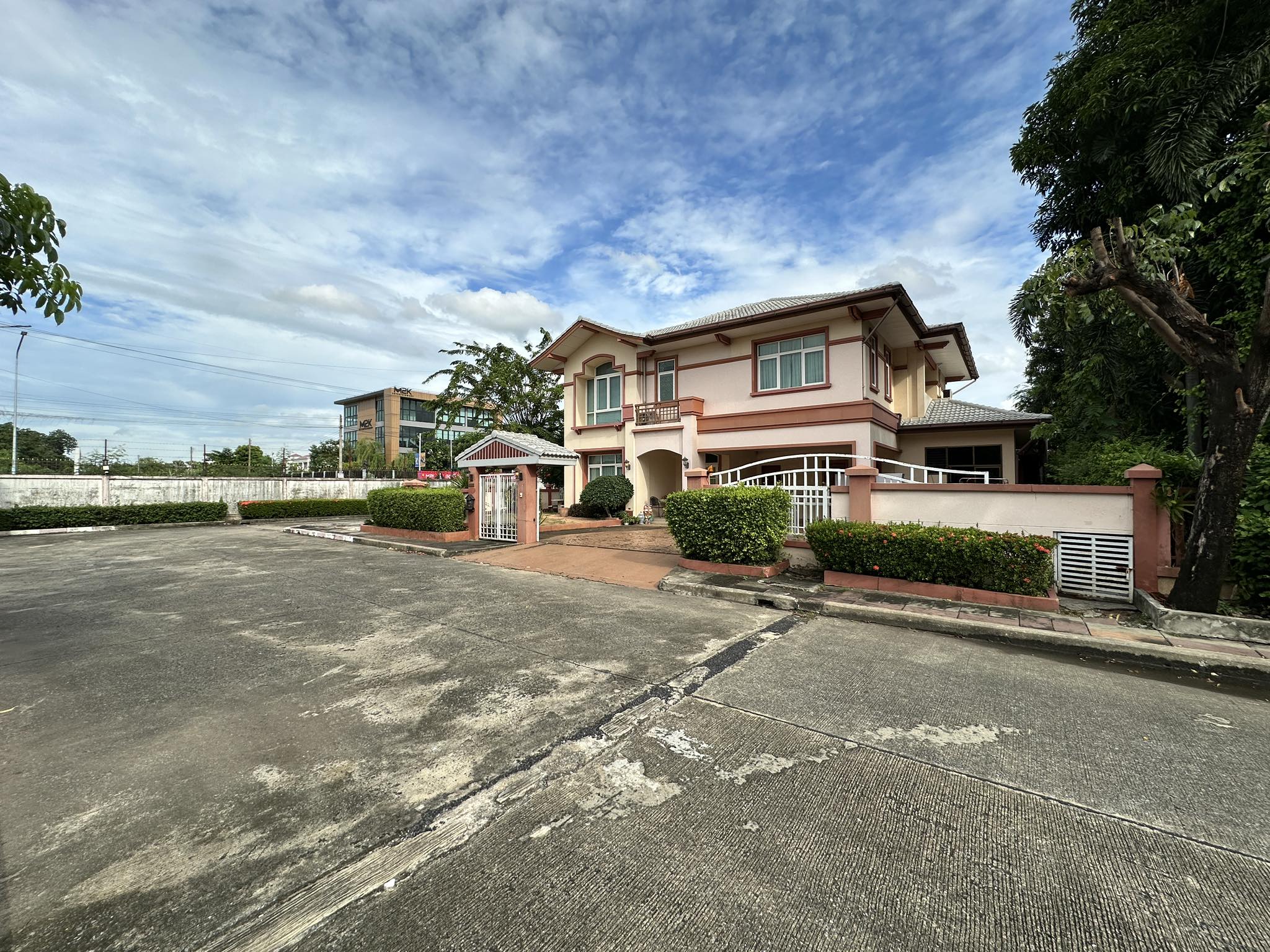 ขาย บ้านเดี่ยว 2 ชั้น แปลงมุม หมู่บ้านโฮมออนกรีนธัญธานี วิลเลจ 1