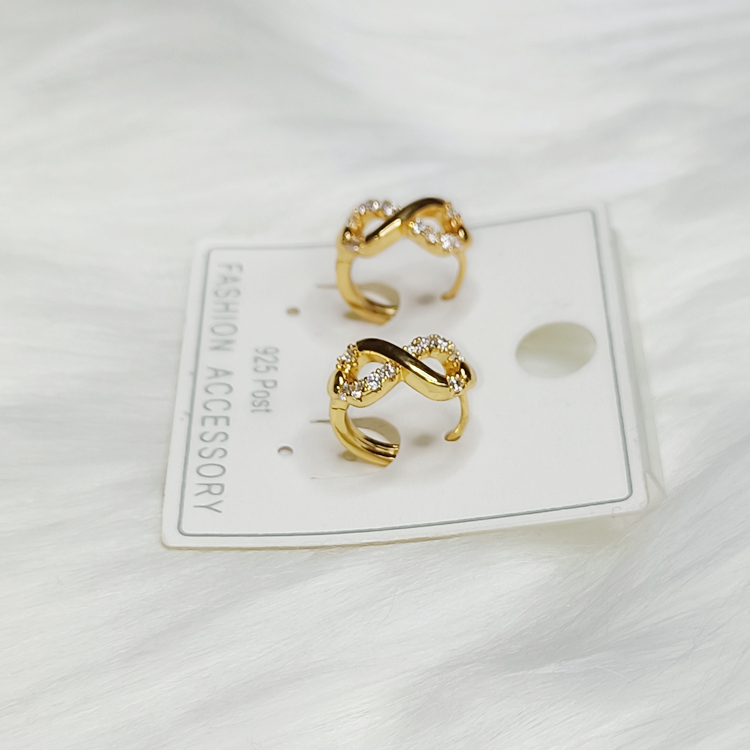 ต่างหูห่วงเล็กสีทอง ฝังเพชร - aimhairpin จำหน่ายกิ๊บติดผมเกาหลีแท้ และเครื่องประดับ ยางรัดผม คาดผมแฟชั่น สร้อยคอ ต่างหู