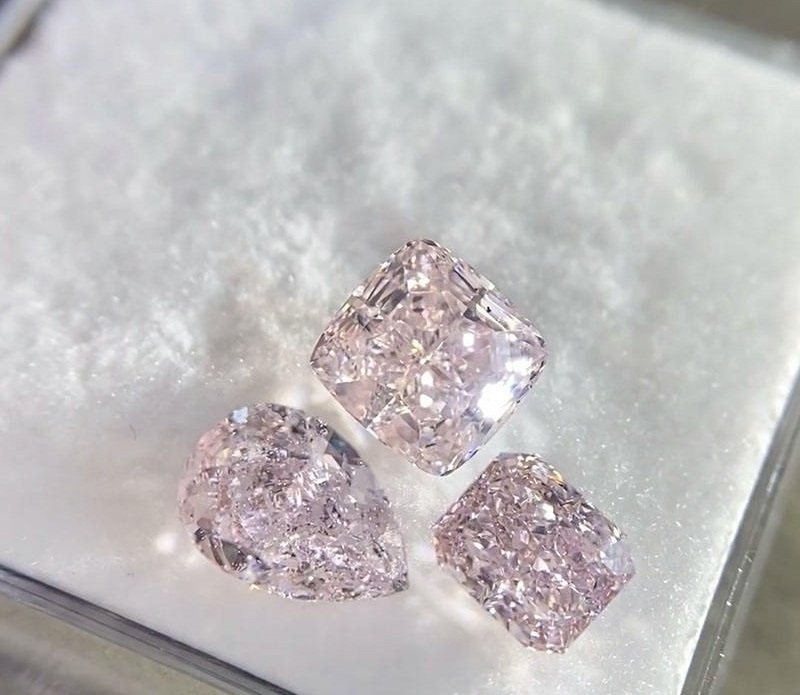 เพชรสีชมพูโครงสร้างเพชรแท้ ใสบริสุทธิ์