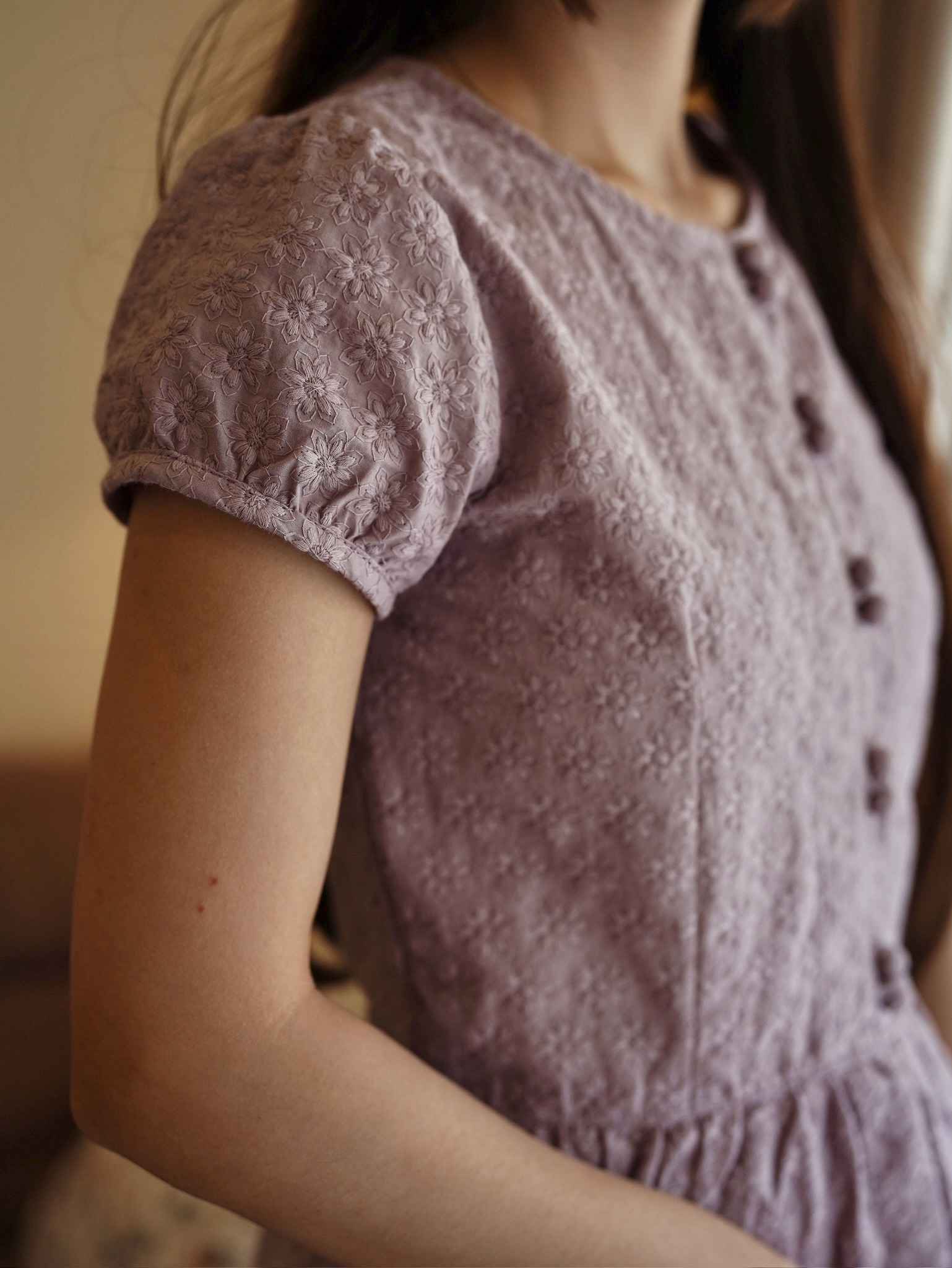 เสื้อภีรนีย์ สีใหม่ลายพิกุล สีชมพูอ่อน สีม่วงเผือก สีม่วงอ่อน และสีเหลือง งานสวยตรงปก ถ่ายรูปจากสินค้าจริง